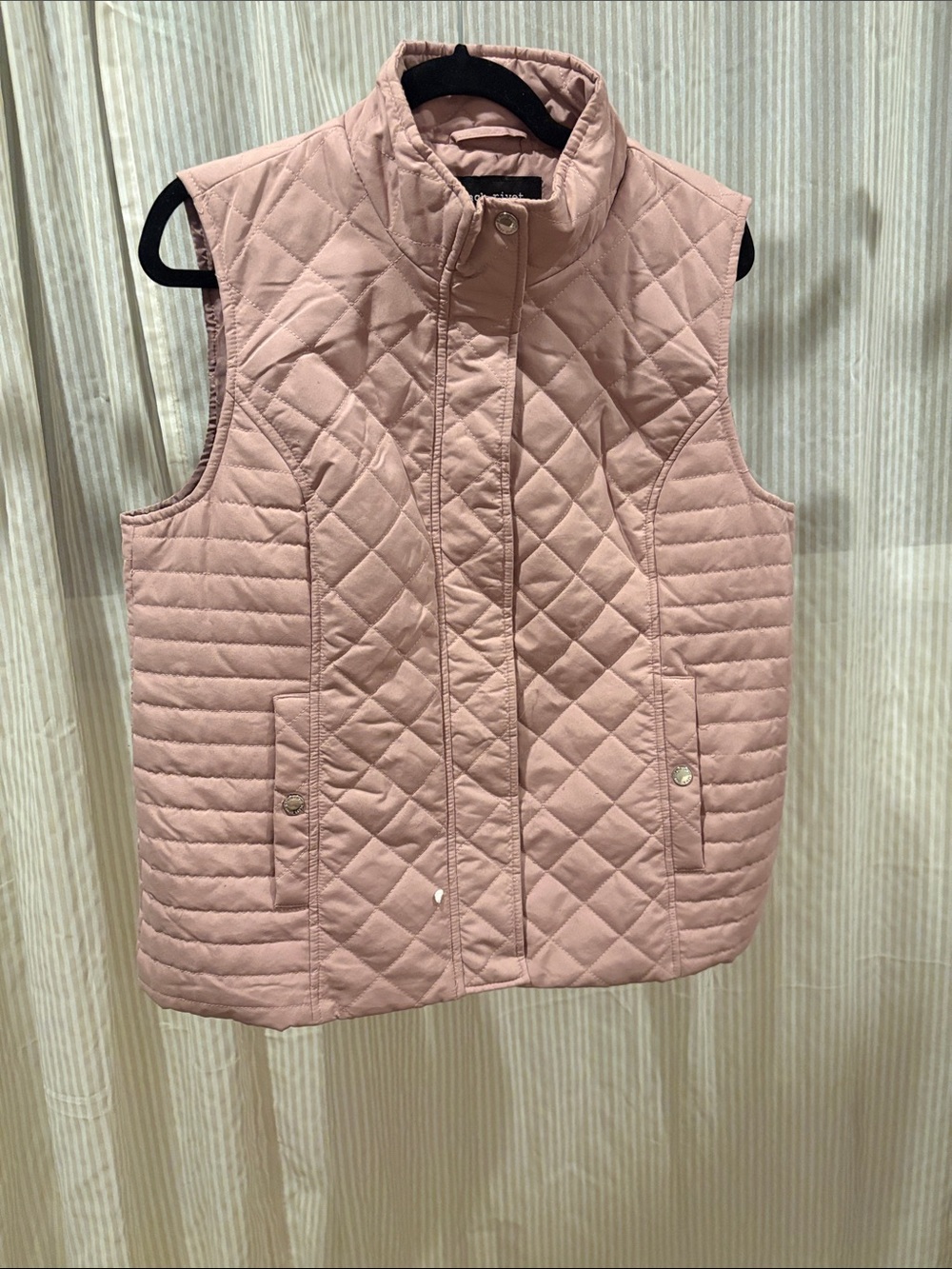 Black Rivet Quilted Sleeveless Vest in Dusty Rose